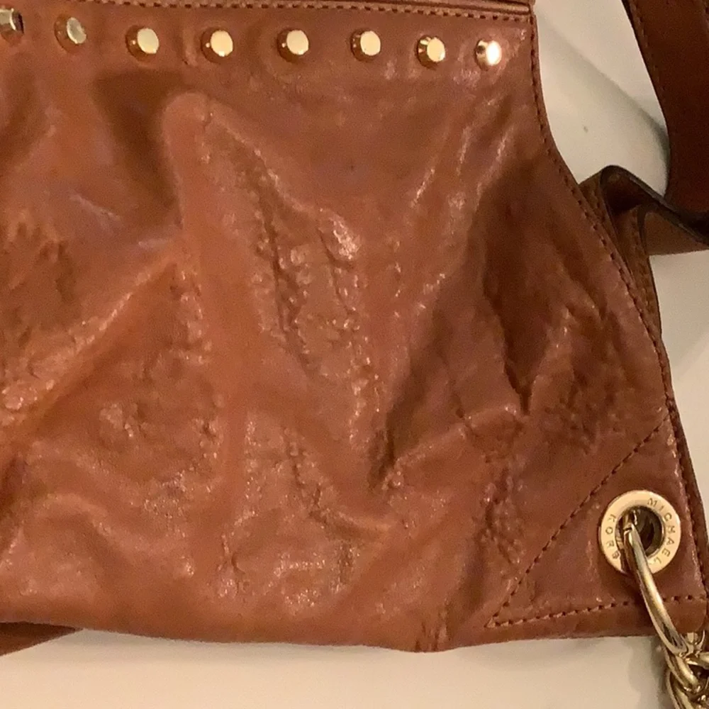 Michael Kors Uptown Astor hobo shoulder handbag.  Reminds me of the ARTSY LV. - Picture 8 of 9